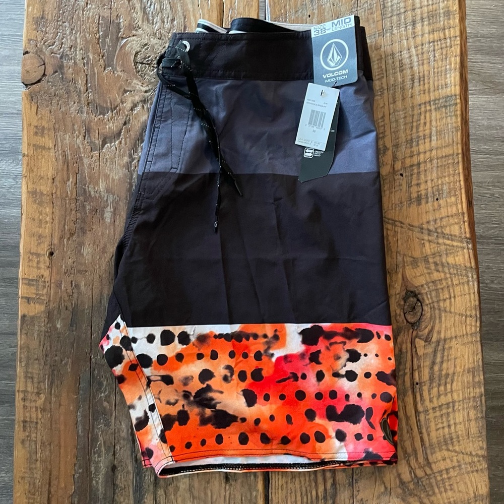Volcom Mod Tech Boardshorts sz 38